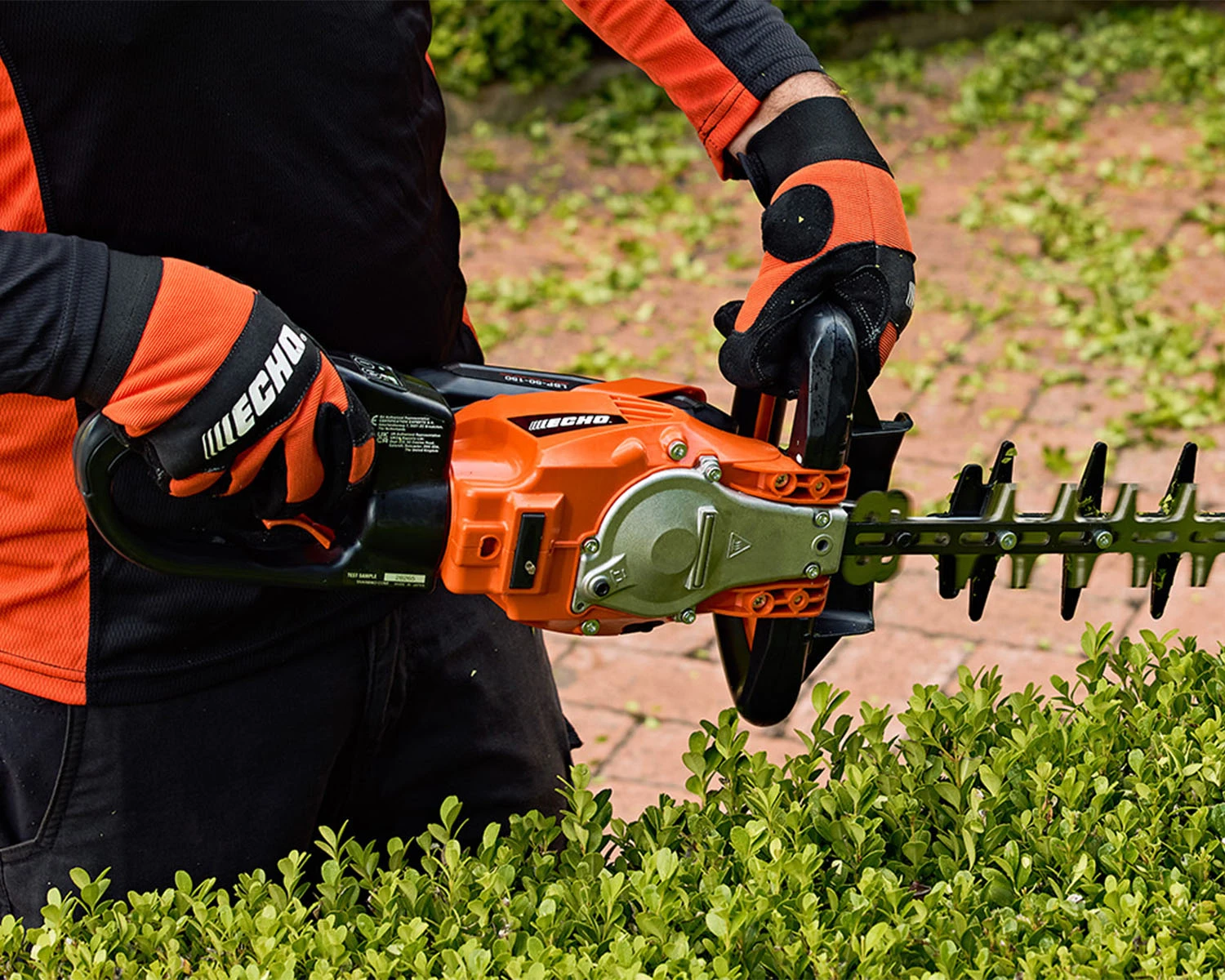 Echo DHC-2200R Cordless Hedgetrimmer 4 Echo DHC-2200R Cordless Hedgetrimmer - Image 2