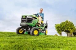 John Deere X117R Lawn Tractor 8 John Deere X117R Lawn Tractor -Stih Machinery Shop EditedGreendeckx117r