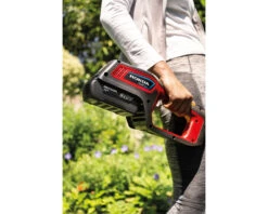 Honda HHT36BXB Cordless Grass Trimmer -Stih Machinery Shop HondaLawnTrimmerlifestyle1
