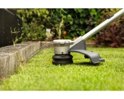Honda HHT36BXB Cordless Grass Trimmer -Stih Machinery Shop HondaLawnTrimmerlifestyle2