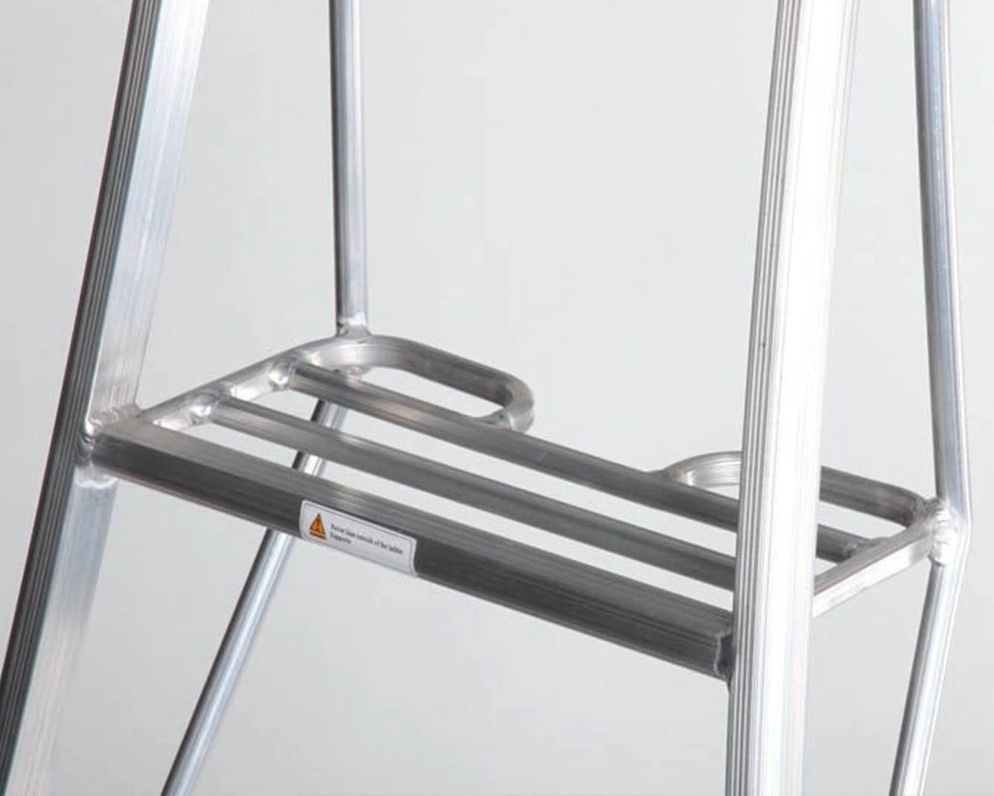 Henchman Professional Tripod Ladder - 3 Adjustable Legs 4 Henchman Professional Tripod Ladder - 3 Adjustable Legs - Image 2