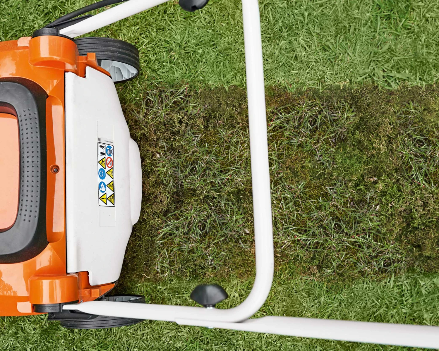 Stihl RLA240 Cordless Lawn Scarifier 4 Stihl RLA240 Cordless Lawn Scarifier - Image 2